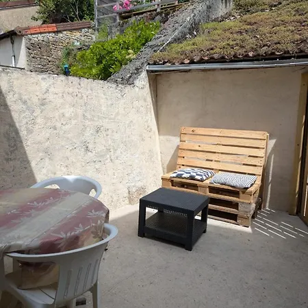 Sous La Tour Apartment