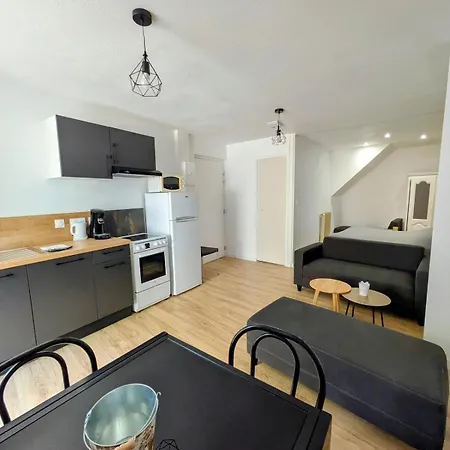 Sous La Tour Apartment